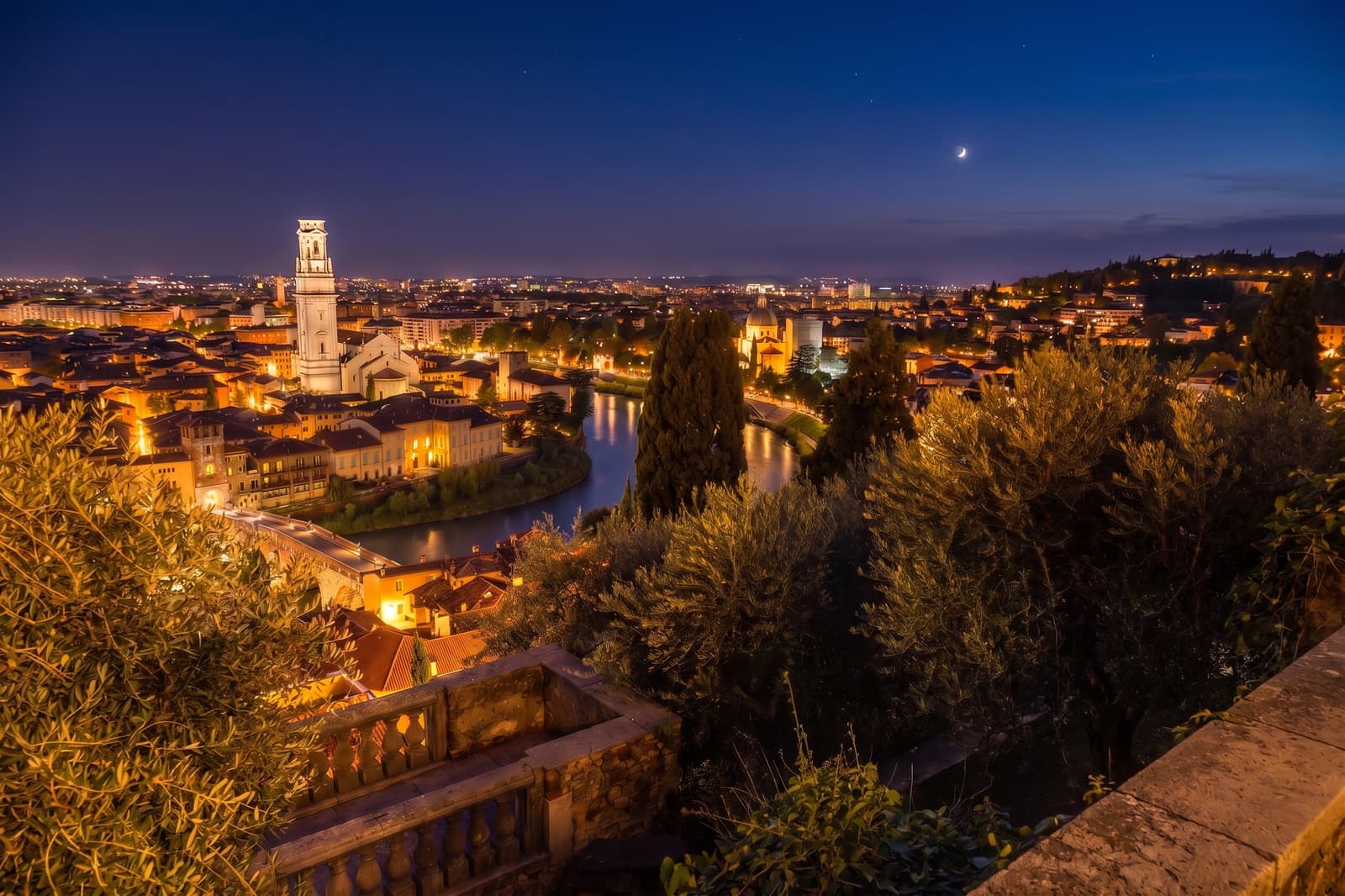 L'Arena di Verona illuminata di sera